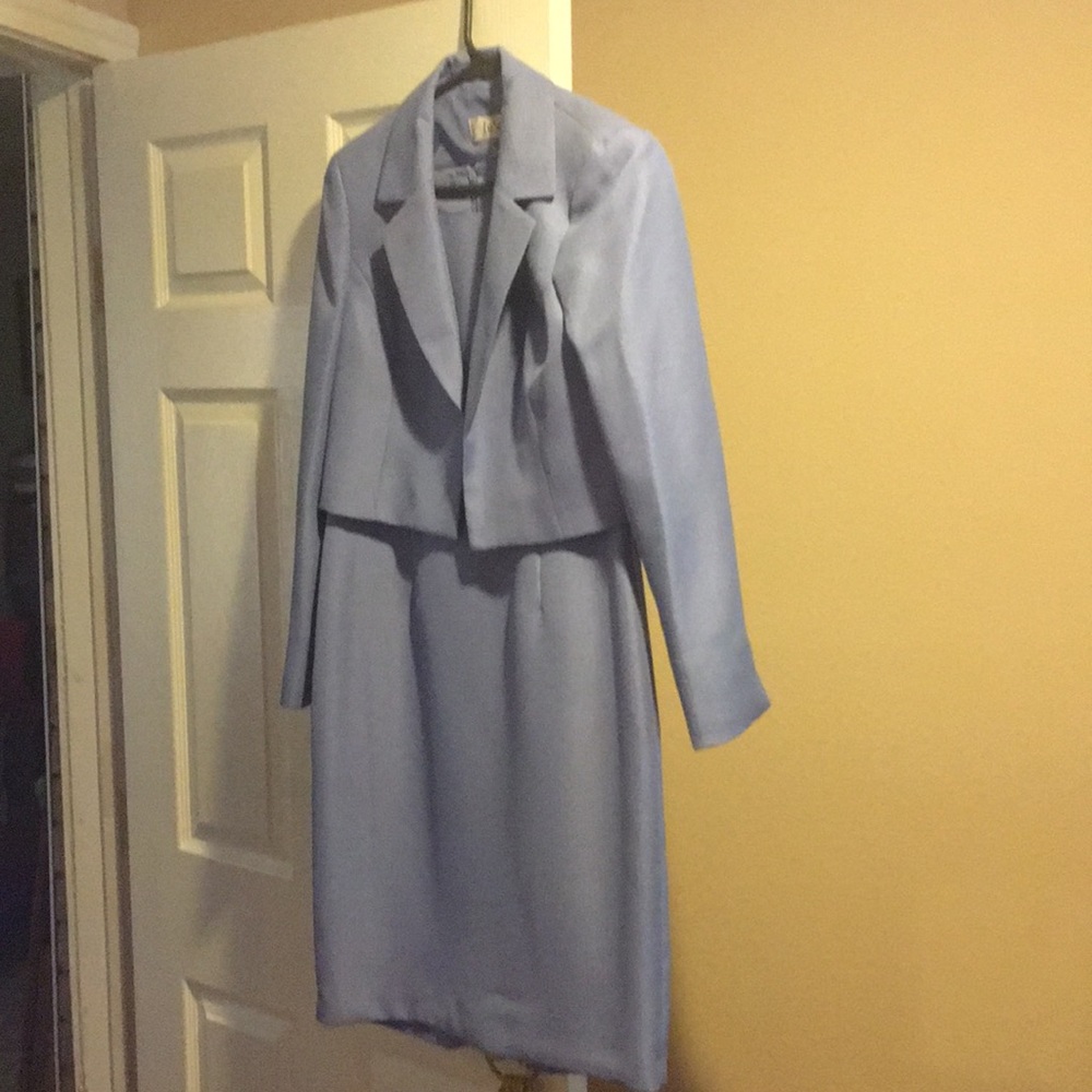 LeSuit 2 piece suit. A-line dress with a jacket